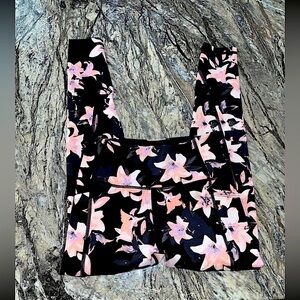NWOT Victoria’s Secret Floral Leggings